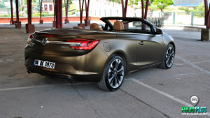 Opel CASCADA 007 Bond Gold