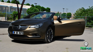 Opel CASCADA 007 Bond Gold