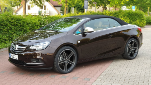 Checkers Brauner Opel CASCADA