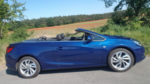 Checkers Smaragdgrüner Opel CASCADA