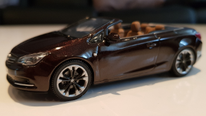 Opel CASCADA 1:43, Mahagoni Braun