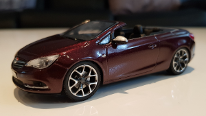 Opel CASCADA 1:43, Samt Rot