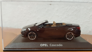 Opel CASCADA 1:43, Dark Mahagony