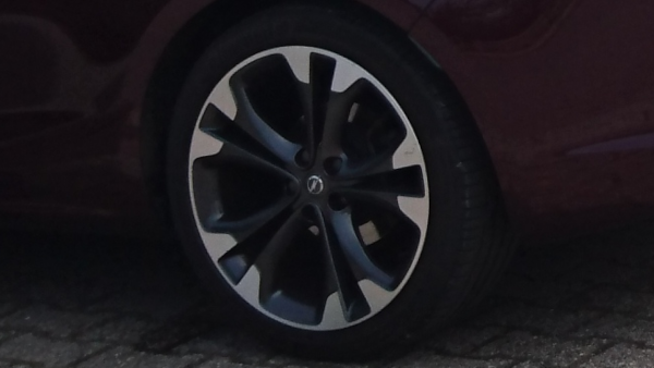 
					Light alloy wheel 8.5x20 in 5-twin-spoke design