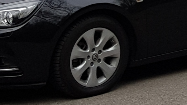 
					Light alloy wheel in 7-spoke design