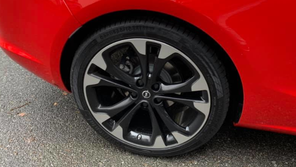 
					Light alloy wheel 8.5x20 in 5-twin-spoke design